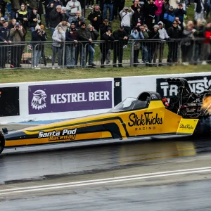 Susanne Callin hard on the throttle in Top Fuel